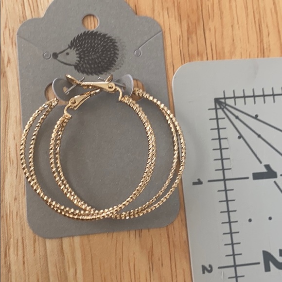 Gold hoop earrings - Picture 3 of 4